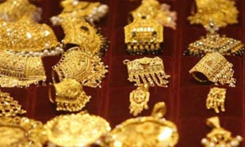 Giá vàng “nhấp nhổm”, giá dầu trượt dốc