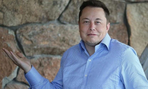 Công ty của tỷ phú Elon Musk huy động vốn nhờ bán... mũ