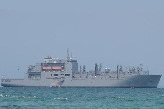 Tàu Richard. E. Byrd thả neo phía nam vịnh Vân Phong (Khánh Hòa).