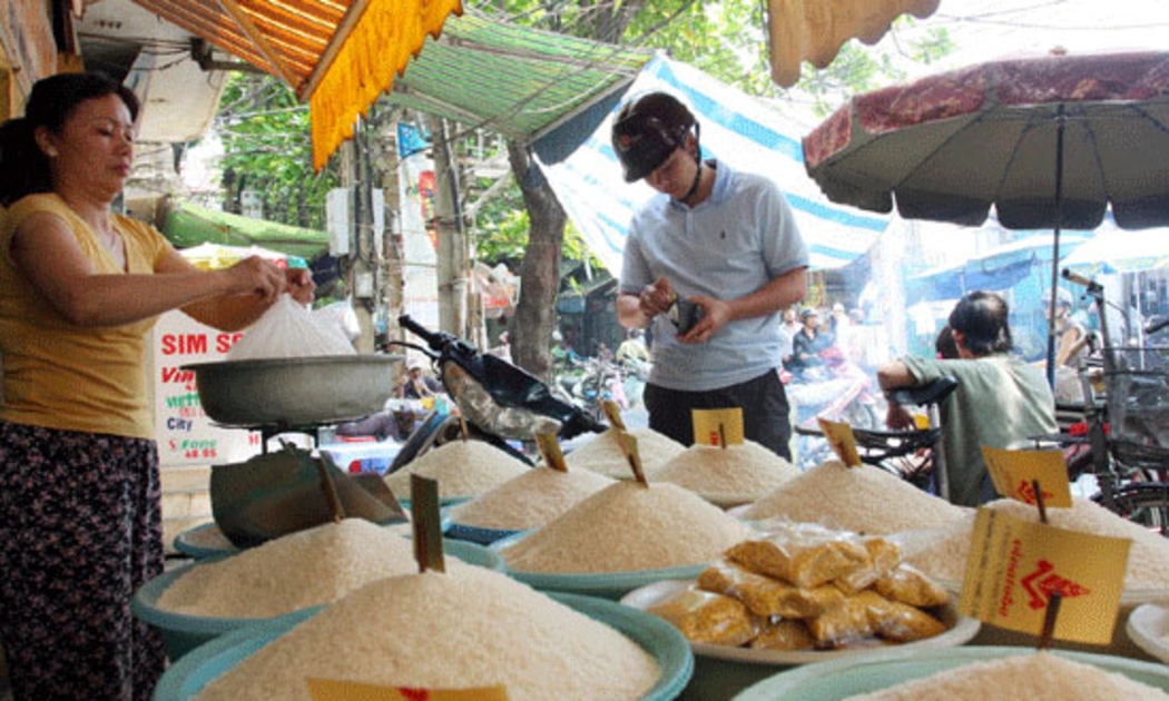 Chỉ số giá tiêu dùng những tháng đầu năm tăng cao đặt ra những thách thức rất lớn cho việc thực hiện mục tiêu CPI tăng không quá 7% trong năm 2010 - Ảnh:Việt Tuấn.