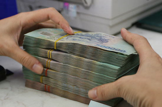 Ba tuần nay, lãi suất hai chiều tiếp tục cao ngất ngưởng.