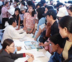 Việc làm đang là một vấn đề bức xúc tại ĐBSCL.