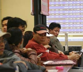 Thị trường chứng khoán Việt Nam đang mở ra một cách đầy hứa hẹn với người nước ngoài, trong đó có người Nhật, khi gia nhập WTO - Ảnh: Việt Tuấn.