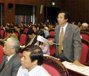 Vấn đề thiểu phát đã không được các đại biểu đề cập nhiều như gợi ý của chủ tọa, mà những vấn đề về nông nghiệp - nông thôn mới thực sự làm nóng nghị trường.