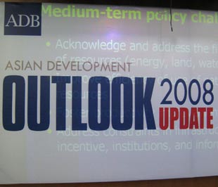 Theo ADB, trong năm 2009, Việt Nam cần đặt mục tiêu tăng trưởng thấp hơn với dự báo, tức là chỉ khoảng 6%, thay vì 6,5% để tạo đà cho tăng trưởng của nền kinh tế vào năm 2010 và 2011.