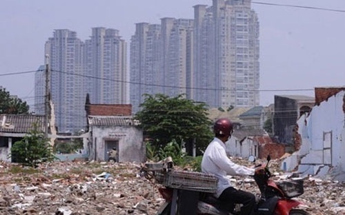 Thanh khoản của thị trường bất động sản Tp.HCM đã tăng dần đều trong khi giá nhà tại Hà Nội đã giảm 8 quý liên tiếp.