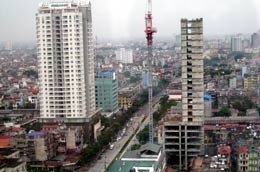Trong quá trình thực hiện chỉ đạo của Thủ tướng về việc dừng xây nhà cao tầng khu trung tâm đã phát sinh những vướng mắc, khó khăn cho cả cơ quan quản lý của thành phố lẫn các chủ đầu tư.