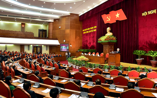 Theo nghị quyết, sự suy thoái về tư tưởng chính trị, đạo đức, lối sống dẫn tới “tự diễn biến”, “tự chuyển hoá” chỉ là một bước ngắn, thậm chí rất ngắn, nguy hiểm khôn lường, có thể dẫn tới tiếp tay hoặc cấu kết với các thế lực xấu, thù địch, phản bội lại lý tưởng và sự nghiệp cách mạng của Đảng và dân tộc.<br>