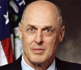 “Tình hình đã được cải thiện. Tôi cho rằng, chúng ta đang ở gần điểm kết thúc của cuộc khủng hoảng này”, ông Paulson lạc quan nhận định.