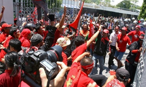 Ban bố tình trạng khẩn cấp tại Bangkok