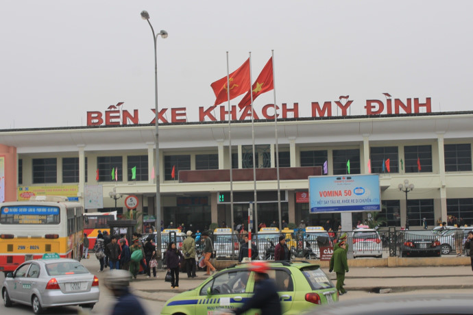 Nhiều doanh nghiệp vận tải hành khách phía Nam nhưng vẫn muốn được đón trả khách tại bến xe Mỹ Đình (phía Tây Bắc thành phố Hà Nội).<br>