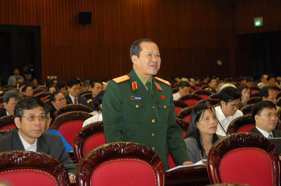 Những ý kiến về Vinashin liên tục xuất hiện tại nghị trường.