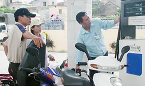 Bộ Tài chính yêu cầu giãn thời gian điều chỉnh giá xăng dầu