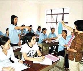 Nguyên nhân người dân bị lừa phần lớn đều thiếu thông tin, không biết tiếp cận với cơ quan, đơn vị nào để làm thủ tục nên phải thông qua trung gian môi giới - Ảnh: Vnexpress.