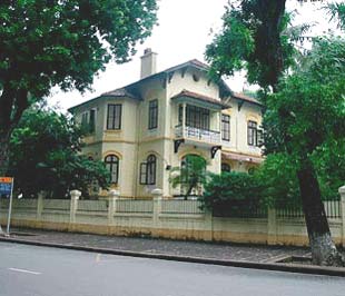 Tính đến 31/10/2008, trên địa bàn thành phố có tổng số 970 biệt thự.