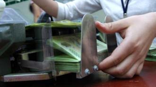 Siết chặt đầu tư “tay trái”