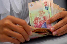Hiện lãi suất huy động VND cao nhất tại một số ngân hàng có từ 12,1% - 12,5%/năm.