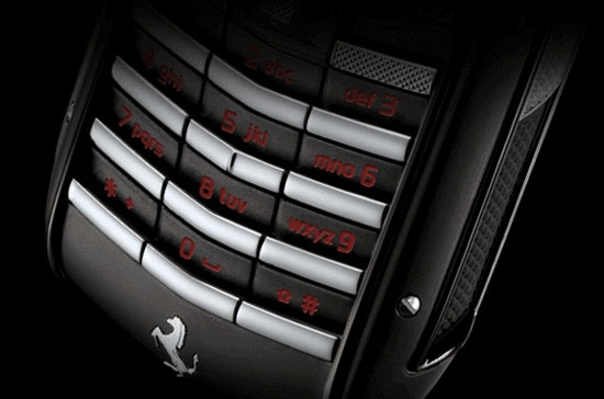 Điện thoại Vertu thường được gắn kim cương và đá quý, chạy hệ điều hành Symbian, và có mức giá không mấy dễ chịu.