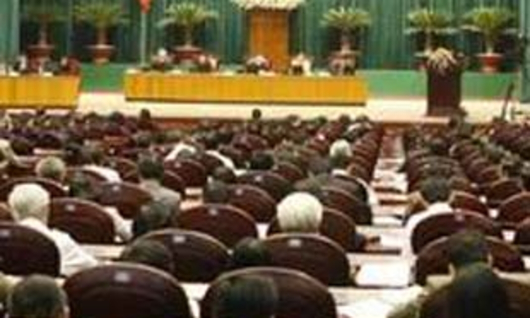 Nhiều ý kiến thảo luận đều tỏ ra lo ngại trước sự thiếu tính ổn định và bền vững của nguồn thu ngân sách.