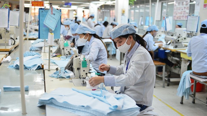 Các gói bảo hiểm ngắn hạn sẽ đáp ứng nhu cầu trước mắt của người lao động. Ảnh minh họa. 