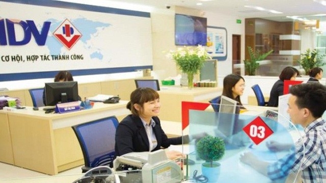 Với chương trình dành cho thẻ tín dụng và ghi nợ quốc tế, khách hàng có cơ hội nhận hoàn tiền 200.000 đồng khi phát hành mới và giao dịch bằng thẻ ghi nợ quốc tế.