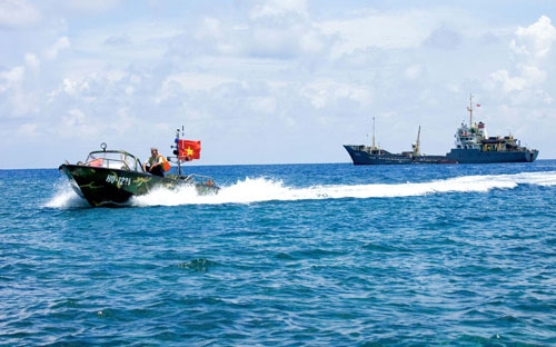 Hoạt động nghiên cứu khoa học của tổ chức, cá nhân nước ngoài có sử dụng
 vật liệu nổ, hóa chất độc, các phương tiện, thiết bị khác có khả năng 
gây thiệt hại đối với người, tài nguyên và gây ô nhiễm môi trường biển sẽ không được chấp nhận tại vùng biển Việt Nam.<br>