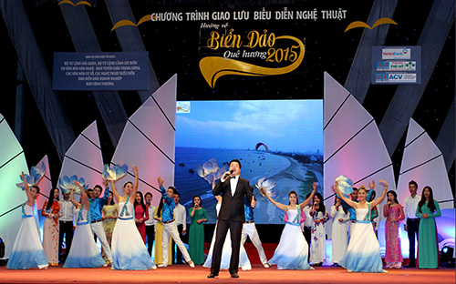 Chương trình biểu diễn nghệ thuật “Hướng về biển, đảo quê hương" luôn thu hút một lượng lớn doanh nghiệp tham gia đồng hành.