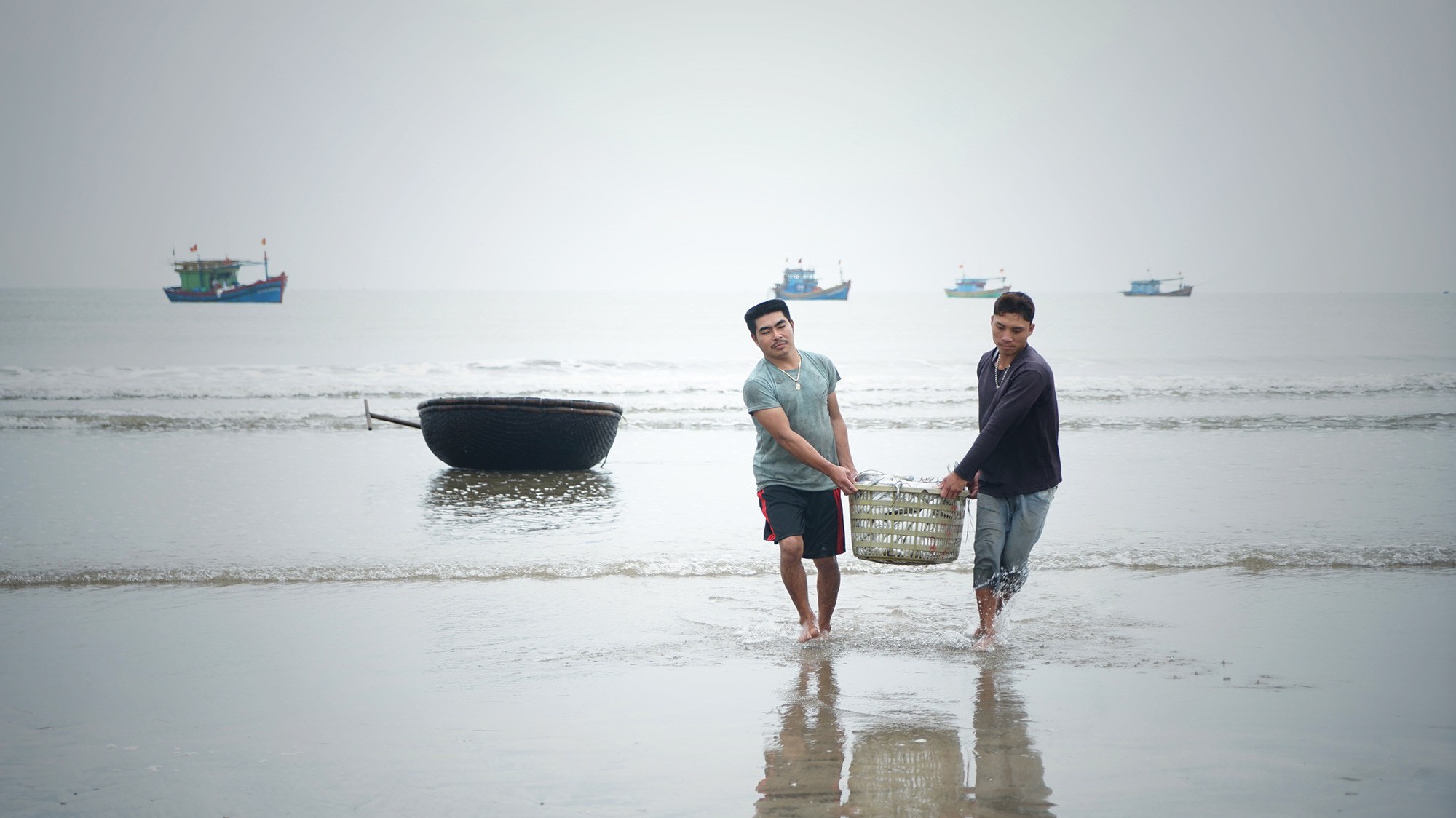 Thủ tướng cũng yêu cầu UBND các tỉnh Hà Tĩnh, Quảng Bình, Quảng Trị, Thừa Thiên Huế tập trung chỉ đạo chi trả hết số tiền hỗ trợ thiệt hại còn lại (khoảng 0,9%) không để phát sinh khiếu kiện.