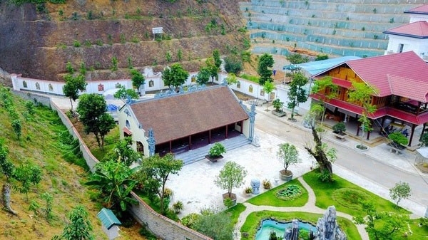 Một biệt thự trên quần thể đất được xác định là đất nông nghiệp.