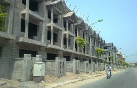 Tính đến cuối năm 2011, công tác cấp giấy chứng nhận đối với đất ở đô thị của cả nước chỉ mới đạt 63,5%