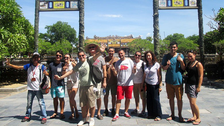 A Travel Mate đã xây đựng nhóm sản phẩm Deluxe Group Tours, đây là sản phẩm được thiết kế dành riêng cho khách lẻ, chủ yếu đến từ các đại lý, khách sạn, nhà hàng… có nhu cầu ghép đoàn.