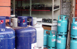 Từ trung tuần tháng 8 đến nay, giá gas tùy theo từng hãng đã có mức tăng tới 85.000 đồng/bình 12kg.