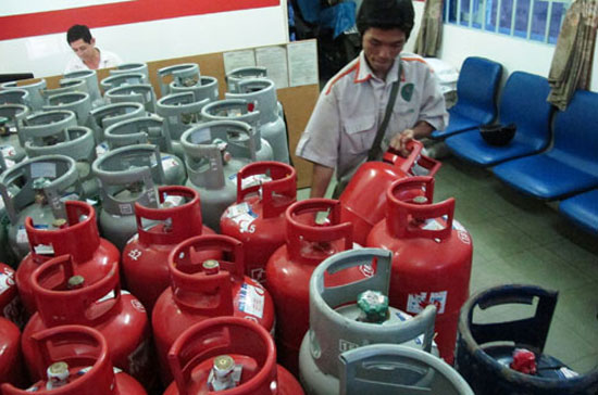 Hiện giá đăng ký đối với bình gas 12kg của các doanh nghiệp dao động từ 416.200 - 474.324 đồng/bình.