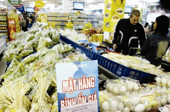 Các mặt hàng thiết yếu thuộc diện bình ổn giá là gạo, thịt lợn, thịt gà, thủy hải sản, dầu ăn, rau, củ, trứng….