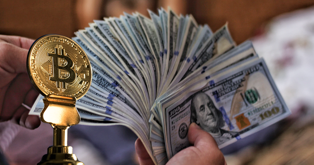 Nhiều người sợ bỏ lỡ cơ hội nếu không đầu tư Bitcoin - Ảnh: AP