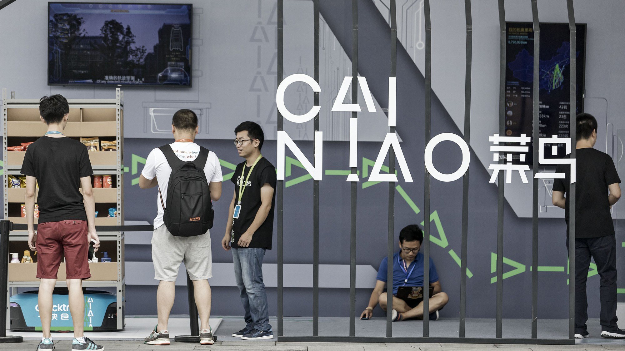 Cainiao đóng vai trò là một nền tảng hợp tác vận tải dựa trên ứng dụng công nghệ kết nối các hãng chuyển phát nhanh và nhà kho - Ảnh: Wall Street Journal.