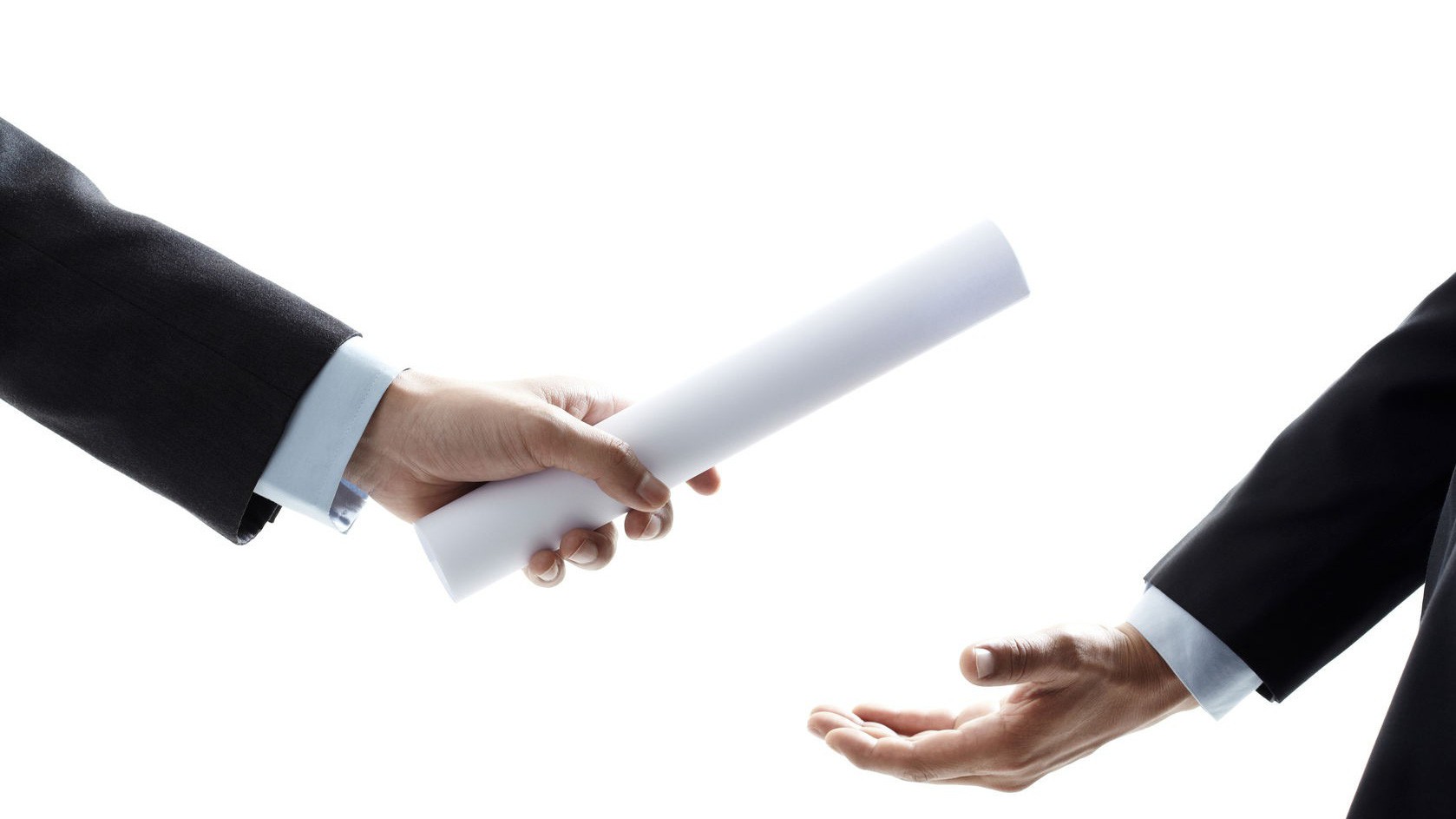 Lãnh đạo nếu bố trí vợ hoặc chồng, bố, mẹ, con, anh, chị, em ruột của mình giữ chức vụ quản lý về tổ chức nhân sự, kế toán, làm thủ quỹ, thủ kho trong cơ quan, tổ chức, đơn vị sẽ bị cảnh cáo hoặc cách chức.