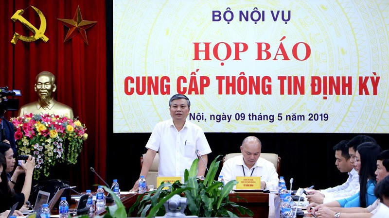 "Việc giữ hình thức kỷ luật giáng chức cũng sẽ làm nảy sinh xung đột với yêu cầu về vị trí việc làm", đại diện Bộ Nội vụ cho biết.