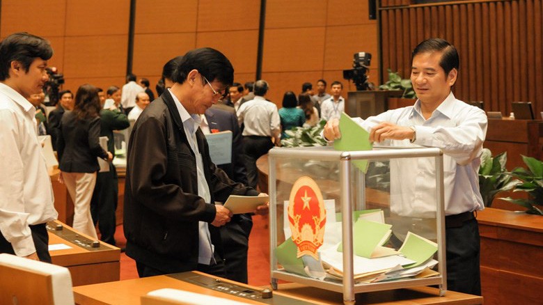 Quốc hội lấy phiếu tín nhiệm bằng cách bỏ phiếu kín.