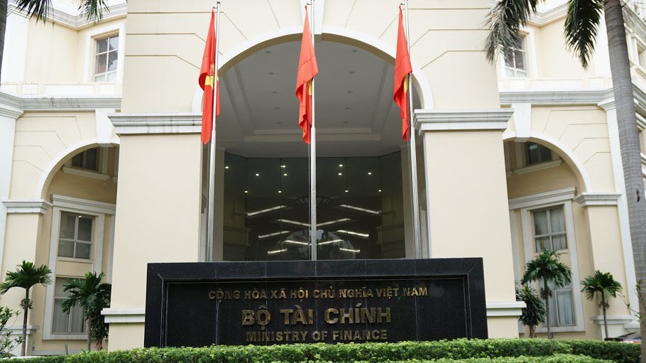 Bộ Tài chính đã thực hiện cắt giảm chỉ tiêu biên chế công chức 4,7% so chỉ tiêu được giao năm 2015. Ảnh minh họa: Quang Phúc