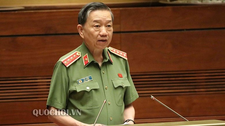 Bộ trưởng Bộ Công an Tô Lâm trình bày tờ trình dự án luật.