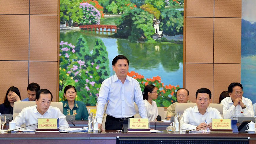 Bộ trưởng Bộ Giao thông vận tải Nguyễn Văn Thể trà lời chất vấn - Ảnh: Quang Phúc.
