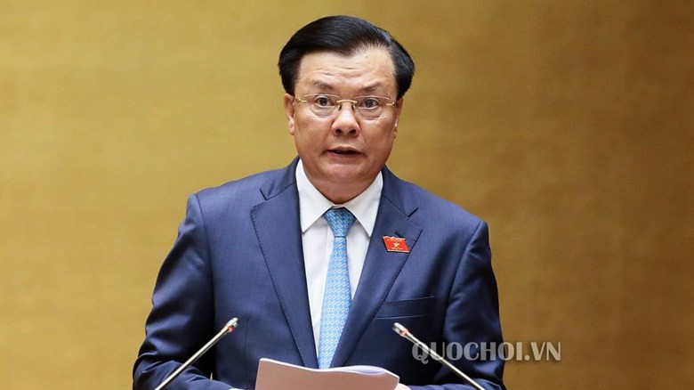 Bộ trưởng Bộ Tài chính Đinh Tiến Dũng phát biểu tại phiên thảo luận. 