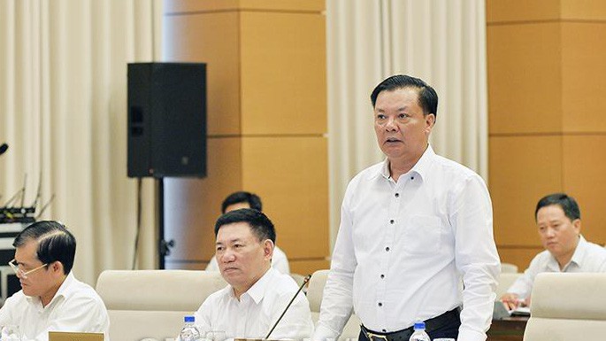 Bộ trưởng Đinh Tiến Dũng phát biểu tại phiên họp.