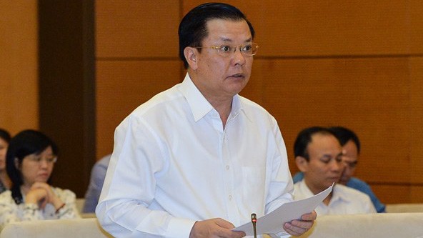 Bộ trưởng Bộ Tài chính Đinh Tiến Dũng trình dự án nghị quyết về biểu thuế bảo vệ môi trường