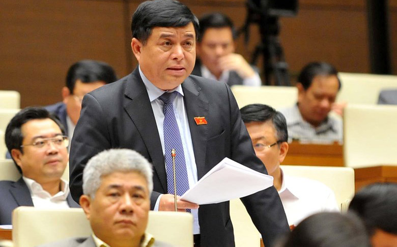 Bộ trưởng Nguyễn Chí Dũng đọc liền một mạch 30 phút văn bản được chuẩn bị sẵn.