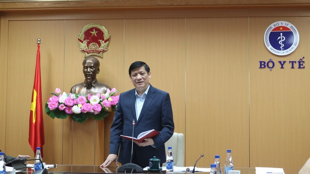 Bộ trưởng Bộ Y tế Nguyễn Thanh Long phát biểu tại cuộc họp sáng 23/12. 