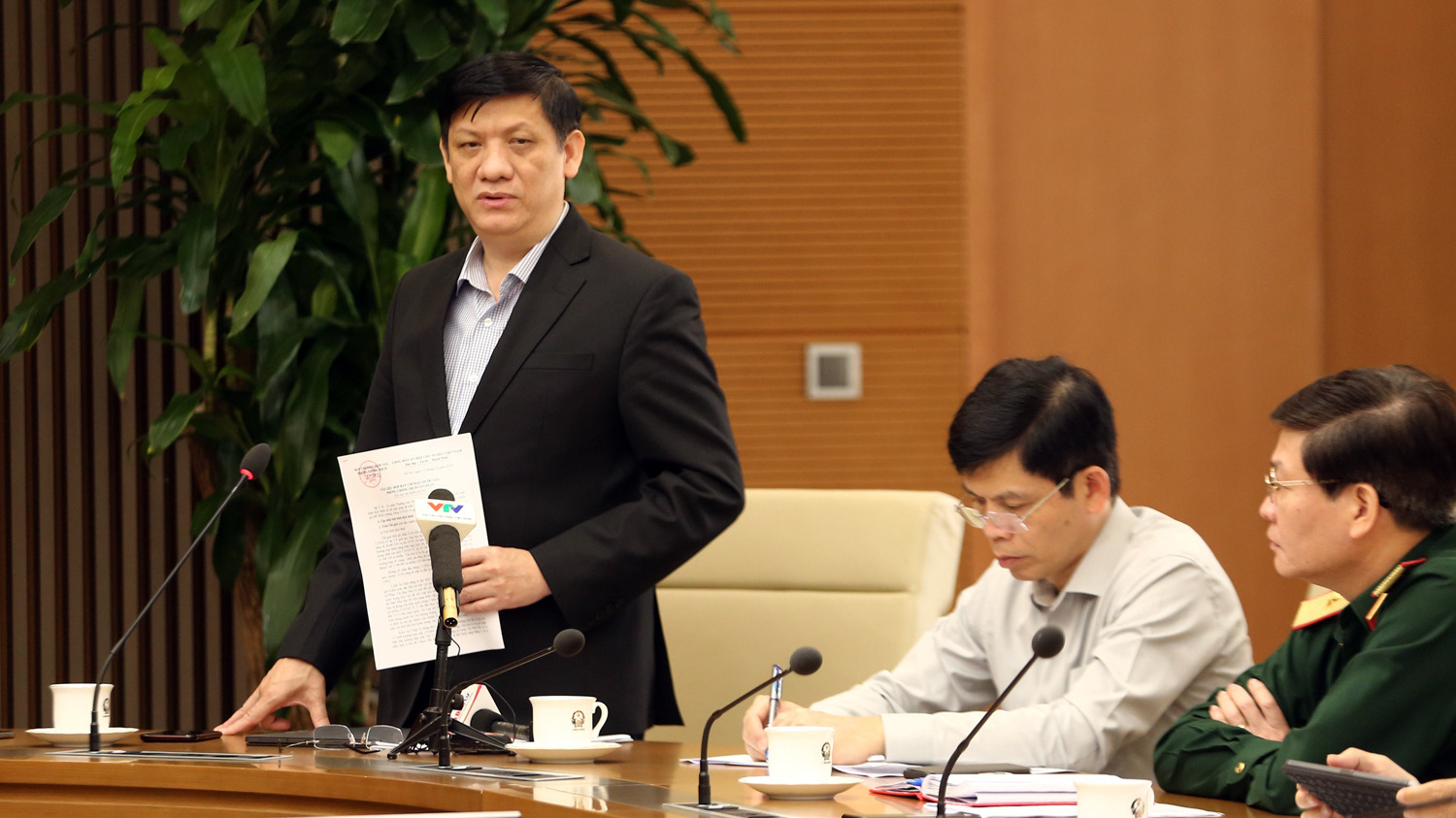 Bộ trưởng Bộ Y tế Nguyễn Thanh Long phát biểu tại cuộc họp. Ảnh - VGP/ Đình Nam. 