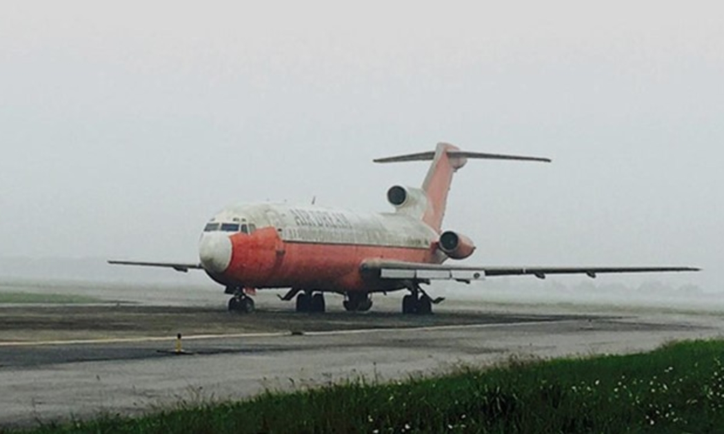 Tàu bay Boeing 727-200 bị bỏ lại sân bay Nội Bài từ năm 2007 từng thuộc sở hữu của Hãng hàng không Royal Khmer Airlines (Campuchia).