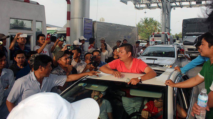 Cảnh hỗn loạn tại BOT Cai Lậy hôm 30/11.